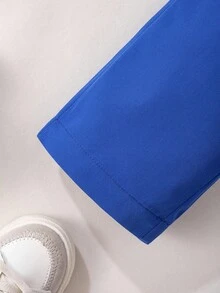 Conjunto de 3 piezas de traje casual elegante para niño pequeño para boda y eventos: chaleco de unicolor con ajuste ceñido + pantalón de traje casual + pajarita a lunares desmontable. Pañuelo de contraste decora el pecho y la pajarita - Azul - Ver 7