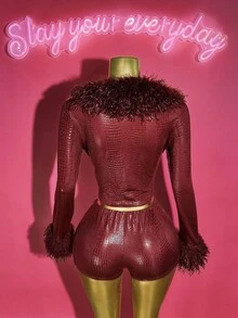 Slaydiva 2025年夏季新品，适合生日派对、返校季、学院风、学生装、日常出游、基础百搭、休闲装、度假装、邮轮旅行、海滩装、日光浴装、网络热卖装、街头装、性感俱乐部装，毛茸茸的长袖拼布短款开衫外套搭配紧身短裤，酒红色蛇皮压花烫金面料，女款两件套 - 酒紅色 - 查看 2