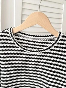 SHEIN 青少年女孩提花纹理针织面料宽松落肩短袖T恤 - 黑與白 - 查看 6