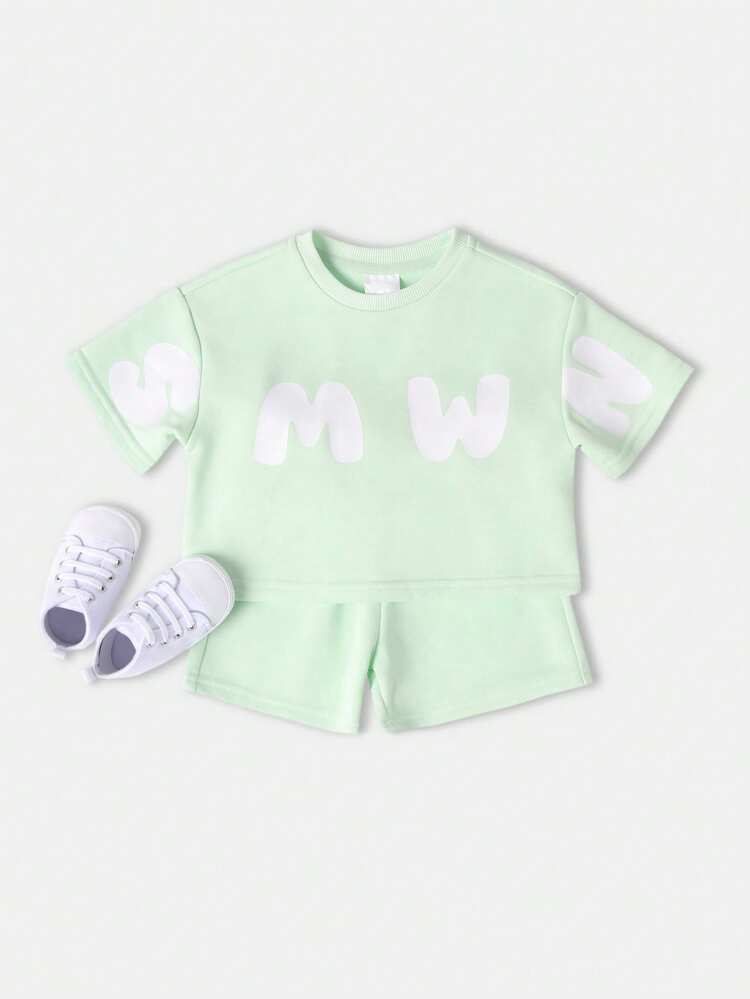 Zestaw z luźną koszulką i pasującymi spodenkami