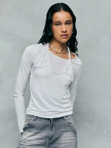 TypaGal Le Top à manches longues avec encolure torsadée en blanc est une version moderne des hauts d'automne, des tenues de cérémonie et des vêtements d'hiver. L'encolure unique convient aussi bien pour le style casual chic que pour les fêtes, y compris les vêtements de Noël. - Blanc - Voir 4