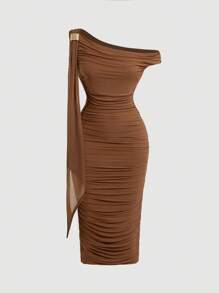 SHEIN MOD 加大码棕色不对称系带肩褶饰修身连衣裙棕色连衣裙，秋季外出装 - 棕色 - 查看 2