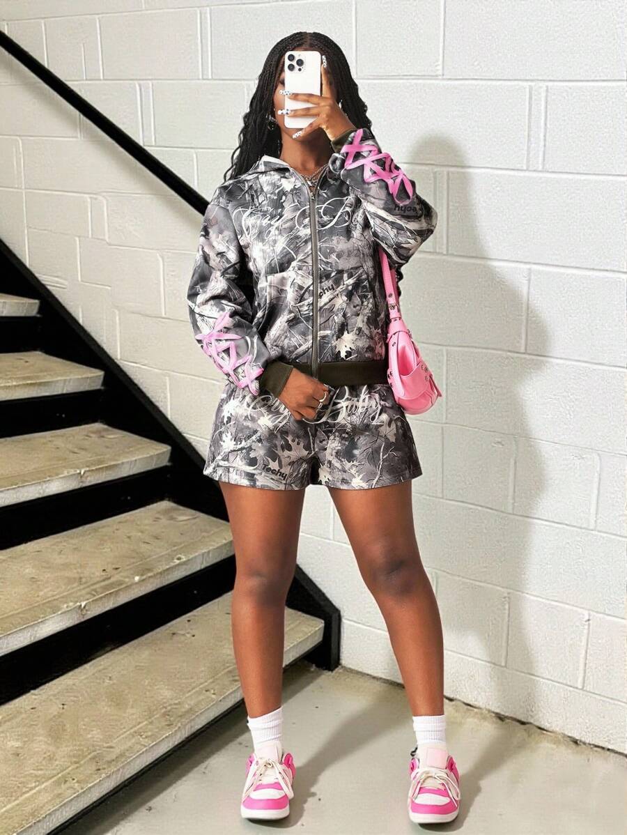 Slaydiva 2025秋冬新品音乐节毕业季学生装日常休闲基本百搭长袖连帽衫带口袋拉链薄外套和宽松短裤粉色撞色树枝印花女两件套运动服套装 - 彩色 - 查看 1