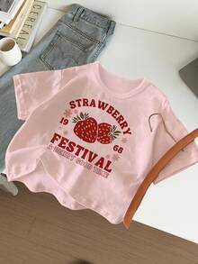 年轻女孩可爱活力草莓设计图案 T 恤，舒适休闲上衣，时尚服装选择