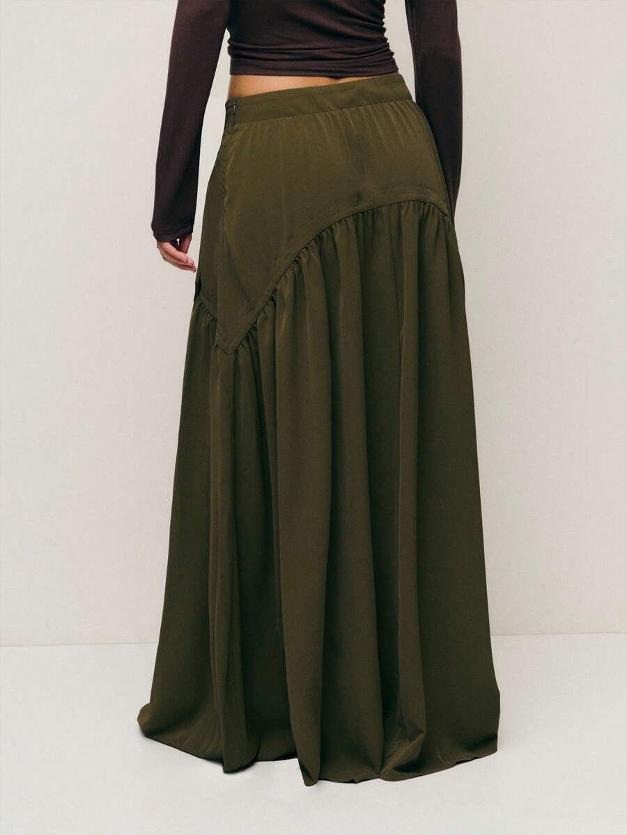 Nöista 深橄榄绿色长裙，垂坠感极佳，侧边系带设计凸显腰线；优雅百搭的冬季单品，无论是精致的圣诞聚会、隆重的新年造型，还是打造时尚现代冬季衣橱中的日常装扮，都是完美之选。 - 軍綠色 - 查看 1
