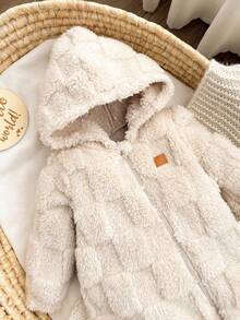 新生女宝宝可爱毛绒杏色连帽连体衣，秋冬季