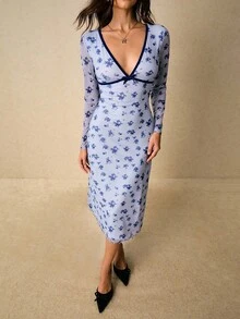 Poéselle Đầm midi ôm sát bằng vải lưới họa tiết hoa màu xanh dương – Đầm ôm sát tay dài cổ chữ V xuyên thấu, đầm lưới ôm sát, đầm tay dài xuyên thấu, đầm cocktail midi, trang phục thẩm mỹ, đầm dự tiệc cưới mùa xuân, đầm midi họa tiết hoa phong cách cottagecore, đầm midi ôm sát in họa tiết hoa nhỏ thanh lịch dành cho nữ, quần áo mùa thu cho nữ, trang phục Halloween. - Màu xanh lam - Xem 3
