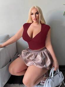 SHEIN SXY 大码女式休闲基本款纯色深 V 性感修身短款 T 恤，适合日常穿着，春夏季 - 酒紅色 - 查看 5