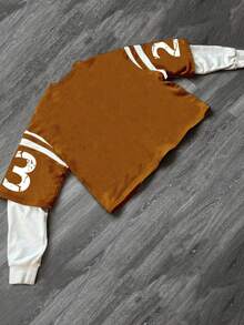 Manfinity Campus Court Sudadera casual de cuello redondo para hombre con estampado de letras y números en color contrastante, otoño