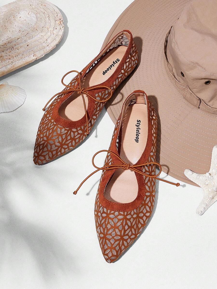 Styleloop Giày bệt mũi nhọn họa tiết nơ lưới cắt laser thời trang dành cho nữ, thoải mái, đa năng, thanh lịch, phù hợp cho Halloween, Giáng sinh, mùa thu - màu nâu - Xem 1