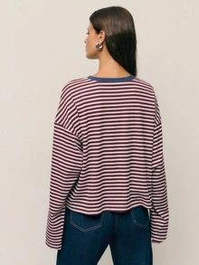 Nöista 这款宽松条纹圆领T恤专为女性设计，提供百搭休闲的日常冬季穿搭选择，非常适合轻松叠穿、打造精致的休闲造型、营造节日氛围的圣诞节造型以及轻松的新年装扮。 - 酒紅色 - 查看 2