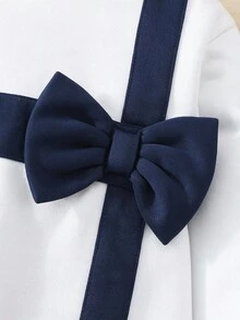 SHEIN 2 件套女童学院风拼色圆领长袖运动衫和舒适裤子，返校装，撞色和蝴蝶结细节设计，青春活力的廓形，适合学校或休闲穿着 - 藍白色 - 查看 3