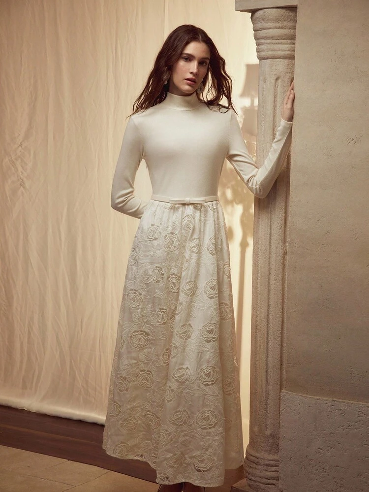 EMBROIDERY SLIM FIT DRESS