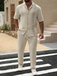 Manfinity Homme Herren Set aus Kurzarm Hemd mit Knittertextil und Muster sowie Hose mit Kordelzug und Gummibund, perfektes Geschenk für Freund oder Ehemann, vielseitig einsetzbar für Urlaub, Party, Lässig Wear, gemütliche Outfits - Aprikosenfarben - Übersicht 1