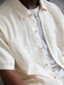 Manfinity Homme 男士夏季短袖单排扣衬衫和短裤休闲西装男士奶油色纽扣男士宽松衬衫亚麻两件套男士男士街头潮流衬衫男士短款纽扣衬衫，送给男朋友的绝佳礼物