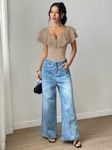 Chiquease 荷叶边 V 领紧身衣