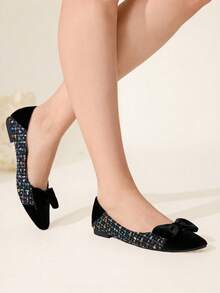 CUCCOO CHICEST 女士蝴蝶结装饰平底鞋，优雅甜美，简约设计，舒适的黑色天鹅绒鞋面，适合正式场合、约会、工作穿着，也适合上学、圣诞节、感恩节、万圣节等各种场合。 - 黑色 - 查看 6