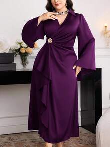 Modelyn Vestido largo envolvente con decoración metálica elegante para talla grande - Morado - Ver 1