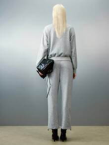 Airlisse Set 2 Potong Hoodie Setengah Resleting dan Celana Jogger Pinggang Serut Warna Abu-abu untuk Wanita - Grey - View 8