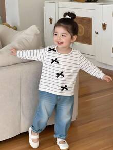 SHEIN Baby Girls' 3D Bow Decor Long Sleeve Sweatshirt. The 3D Bow Design Adds Endless Childlike Charm. Round Neck Style, Simple And Fashionable, Suitable For Outdoor Play, Home Leisure, Party Attendance And Various Occasions, Making The Baby The Little Focus In The Crowd And Displaying Lively And Adorable. - Black and White - View 7