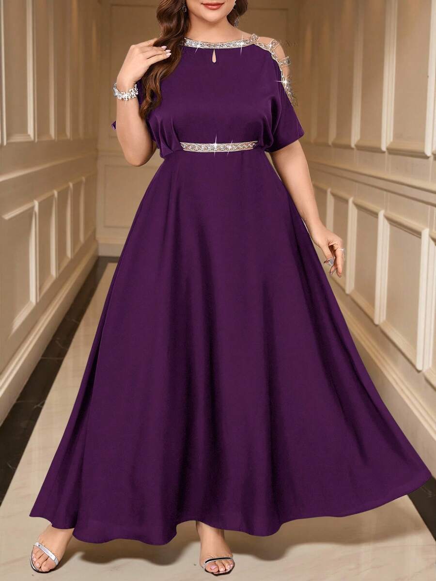 Gownix Elegantes Etuikleid Einfarbig mit Strass-Verzierung für Große Größen, Carmen-Ausschnitt