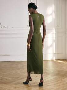 Maija 2025秋冬新款女装纯色圆领时尚百褶无袖修身连衣裙橄榄绿连衣裙鼠尾草绿连衣裙垂坠连衣裙优雅婚礼宾客连衣裙 - 卡其色 - 查看 4