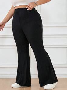 SHEIN CURVE+ 大尺碼女款羅紋布料休閒基本款黑色喇叭褲/秋冬季，2026 22W - 黑色 - 查看 3