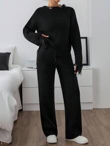 EURMUSE Due pezzi di set lavorato a maglia consumato, con maglione a spalle scoperte con orlo sfilacciato e pantaloni a zampa larga con costine in nero - nero - Visualizzare 7