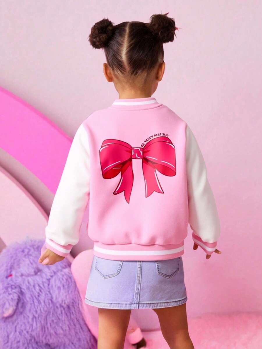 SHEIN جاكيت بيسبول بنمط الجاكيت الرياضي للبنات الصغيرات باللون الوردي والأبيض مع رسم فراشة جميل، جاكيت بيسبول بأزرار للأطفال والبنات الصغيرات، جاكيت رياضية وردية للأطفال مع طبعة فراشة أمامية وخلفية، جاكيت رياضية وردية ناعمة للأطفال مع أكمام متباينة وتصميم فراشة رقيق، ملابس خارجية خفيفة الوزن - روز أحمر - مشاهدة 1