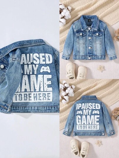 SHEIN 男婴牛仔夹克，秋冬学院风，复古水洗牛仔夹克，黑灰牛仔+字母图案及游戏控制器印花，修身剪裁，百搭褪色牛仔夹克，休闲牛仔夹克，四季皆宜，新品上市