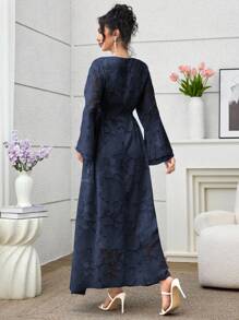 Yasmyna Vestido elegante de estilo árabe con cuello en V, recorte, mangas acampanadas de encaje. Vestido de ocasión especial con estampado floral en azul marino. Vestido largo maxi azul marino de manga larga. Vestido elegante midi