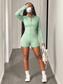 Slaydiva 2025 夏季新款休闲基础运动纯绿色前开长袖拉链口袋T恤+高腰短裤女两件套，毕业季，日常旅行，休闲，运动，派对，节日，早午餐装，机场装，返校装，瑜伽-B - 綠色 - 查看 3