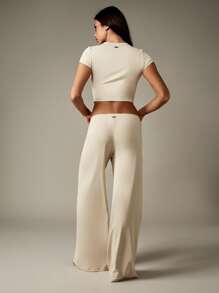 Missguided x Playboy 圣诞节露脐上衣和阔腿裤配套家居服套装 - 杏色 - 查看 2