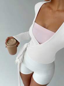 FavEase 柔软、高弹力粉色瑜伽健身运动裹身 V 领长袖短款上衣，时尚、休闲、优雅百搭女性必备设计，春秋季节 - 白色 - 查看 3