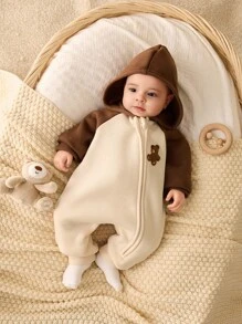 SHEIN Neugeborenes Baby Unisex süßer Patchwork gestrickter Bär Muster verstärkter Kapuzen-Jumpsuit, Herbst/Winter