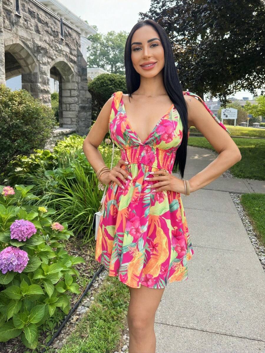 Carolina Barros Vestido de mujer de estilo vacacional corto y ajustado, con patrón tejido floral tropical y detalle de cinta, vestido tropical, vestido de verano - Rosa Fucsia - Ver 1