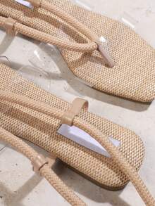 SHUZIA صنادل نسائية مسطحة بحزام صلب بلون سادة وحلقة إصبع