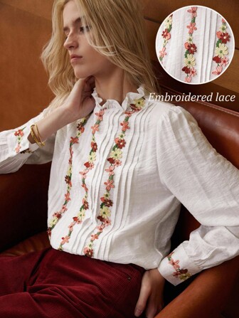 Écloséra Elegant rund halsringad, volangmönstrad rak passform för damkontor med långärmad design