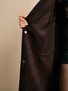 Poéselle 女士粗花呢外套，配金属扣和装饰腰带。巧克力棕色。长款粗花呢外套。时尚百搭的女士大衣，秋冬季保暖女装，女士秋季服装，女士冬季外套，女士冬季夹克，新年女士服装，秋冬季舒适女装。 - 棕色 - 查看 9