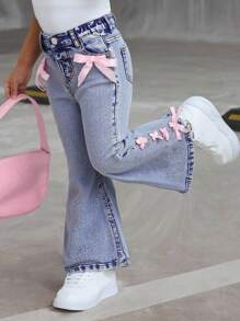 SHEIN Jeans acampanados azules con lazo rosa y elástico para niña, estilo años 2000, kawaii, de vuelta al colegio, ropa casual y cómoda para niños en otoño, cómoda, casual y de moda para vacaciones - Lavado ligero - Ver 2