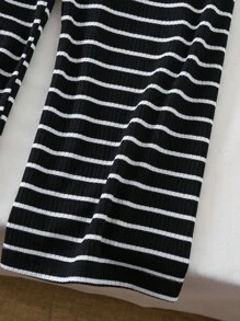 SHEIN Bộ đồ gồm áo thun kẻ sọc và quần ống loe thời trang cho bé gái, thích hợp cho mùa hè và các hoạt động ngoài trời. - Đen và trắng - Xem 8