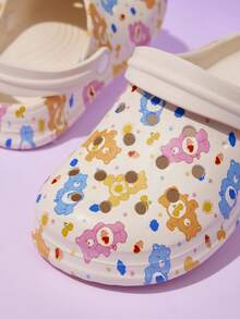 SHEIN X Care Bears 可爱白色卡通图案女孩男孩儿童一脚蹬花园木屐幼儿和儿童防滑透气速干水鞋，轻便耐用的 EVA 材质，适合室内、浴室、游乐场、游泳池、沙滩淋浴拖鞋凉鞋室内外