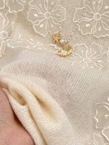 SHEIN Frenchy Women's Solid Color Knit Casual Sweater, Minimalist And Fashionable, Suitable For Daily Wear Women's Handmade 3D Floral Pattern Knit Sweater Vest, Casual Sweater, Autumn Women's Wear, Can Be Worn Outerwear/Layering, Daily Wear, Tube Top Winter Casual - Apricot - View 4