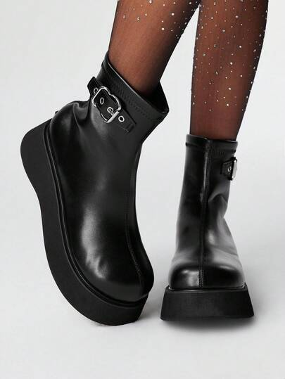 Grunge Punk بوت الكاحل تشيلسي كاجوال للنساء ذات الكعب السميك، رأس مستدير مع إبزيم معدني وسحاب خلفي، ارتفاع الكعب 2 بوصة، بوت بلاتفورم من الجلد بطراز بريطاني بانك، بوت للخروج والتنقل اليومي