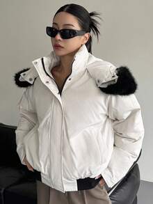 DAZY Chaqueta de invierno para mujer con capucha y cuello de piel sintética en bloques de color