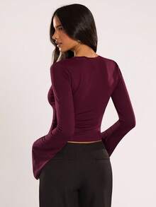 SHEIN BAE Áo thun nữ màu mận hạt dẻ, cổ vuông, tay loe, dáng ôm, phối ren tương phản, màu quả sung, màu đỏ tía, áo kiểu sang trọng cho nữ, thích hợp đi chơi, mùa thu, áo thường ngày cho nữ, màu đỏ tía, màu đỏ. - Màu Đỏ Sâu - Xem 2