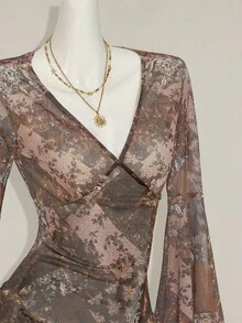 SHEIN ICON Women's Autumn And Winter Western Style Retro Sexy Hot Girl Y2K Bohemian Style See-Through Mesh Paisley Pattern Brown V-Neck Trumpet Sleeve Top