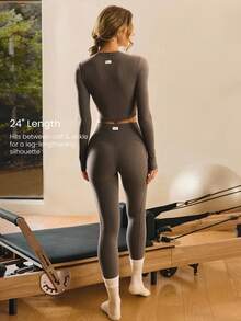 GLOWMODE Leggings de 24" FeatherFit™ con diseño de costuras divisorias, suaves y elásticos, para yoga de bajo impacto, pilates, uso diario y casual - Marrón - Ver 5