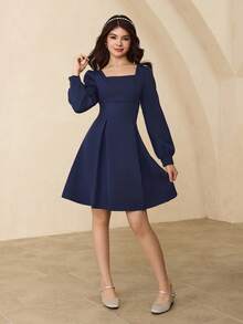 Elegante vestito corto minimalista con colletto quadrato, maniche lunghe, vita stretta e colore unito, adatto per adolescenti, laurea, feste di Natale, Ognissanti, autunno