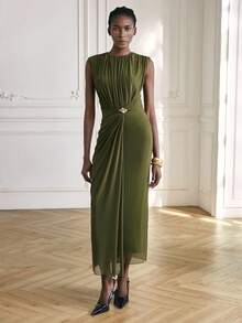 Maija 2025秋冬新款女装纯色圆领时尚百褶无袖修身连衣裙橄榄绿连衣裙鼠尾草绿连衣裙垂坠连衣裙优雅婚礼宾客连衣裙 - 卡其色 - 查看 5